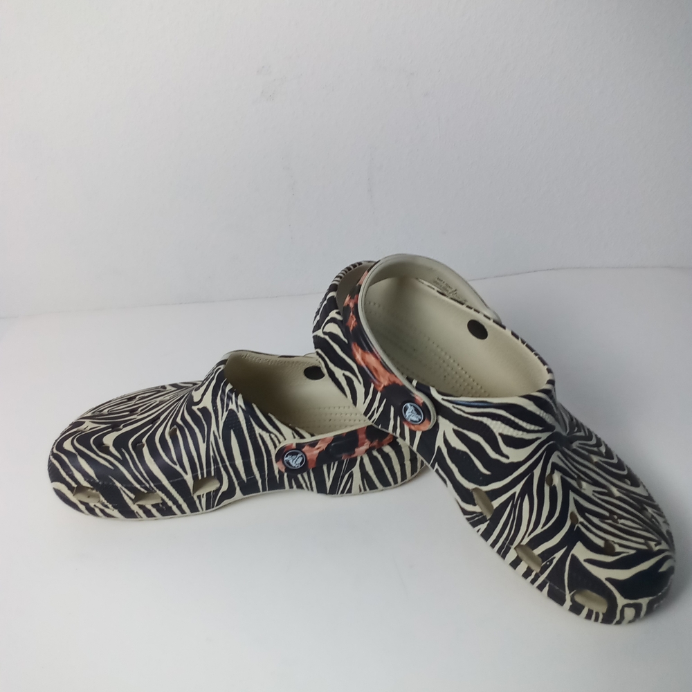 CROCS Animal Remix Classic Clogs W9 M7 EUC Unisex